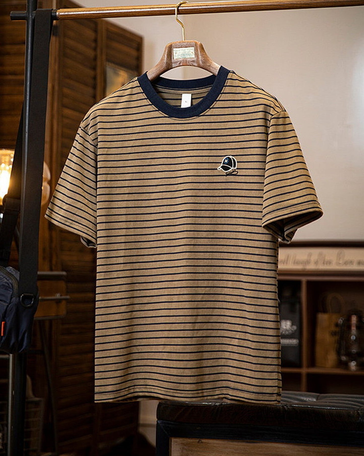 Relaxed Fit Fine Striped Patch Casual T-Shirt 【ACT0124】