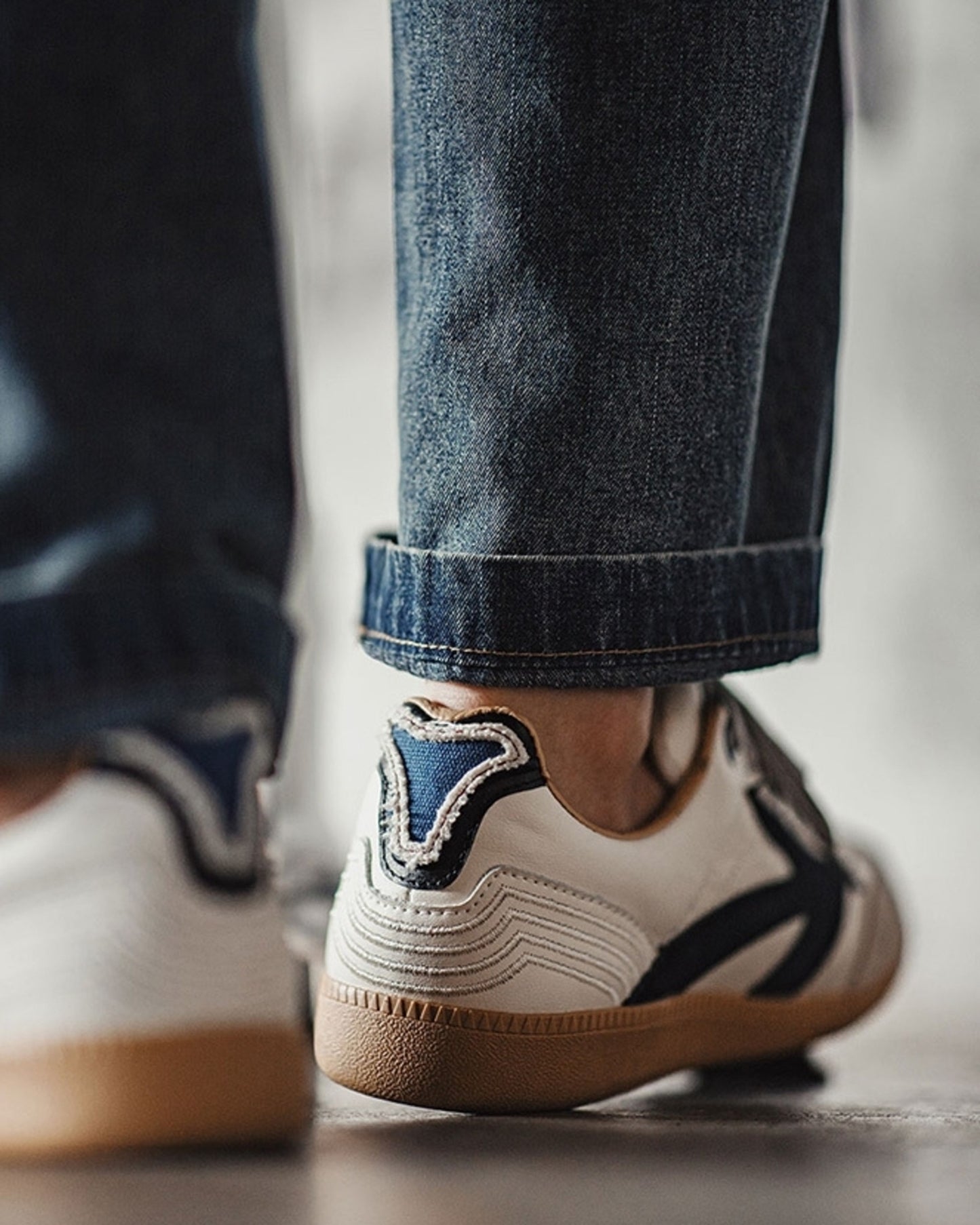vintage arrow low-top sneakers 【ACT0145】