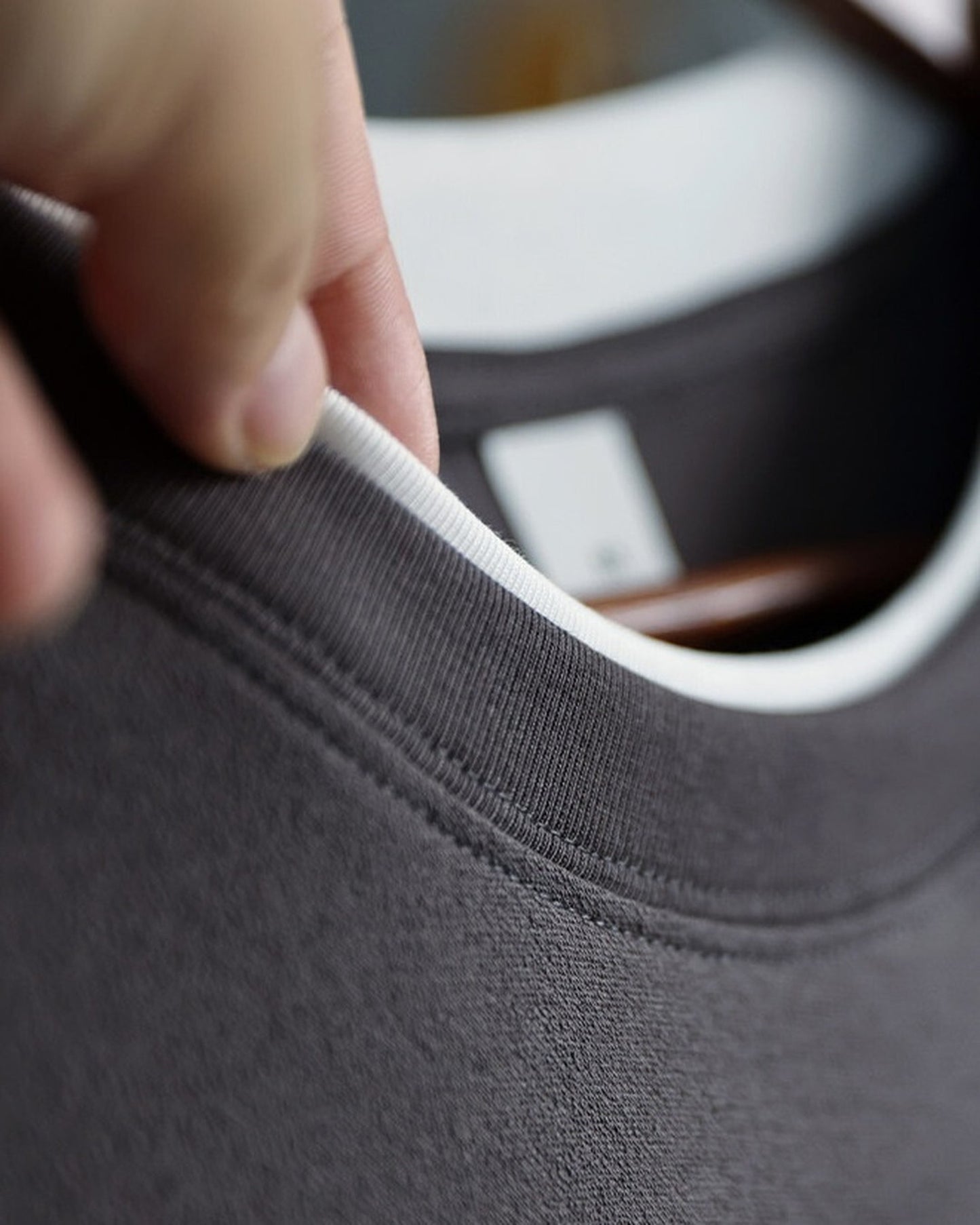 Minimalist Lettering-Embroidered Casual Relaxed T-Shirt 2color 【ACT0104】