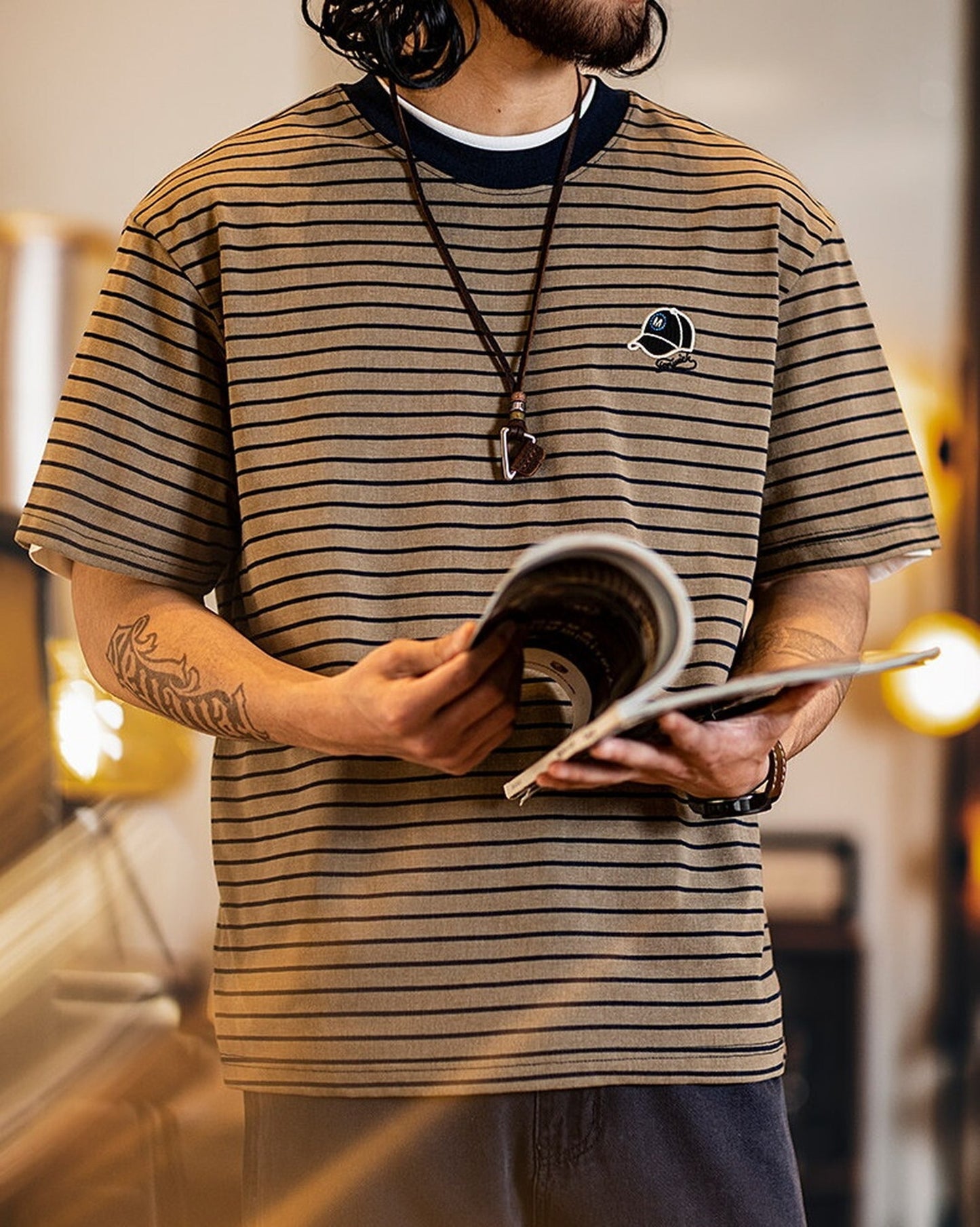 Relaxed Fit Fine Striped Patch Casual T-Shirt 【ACT0124】